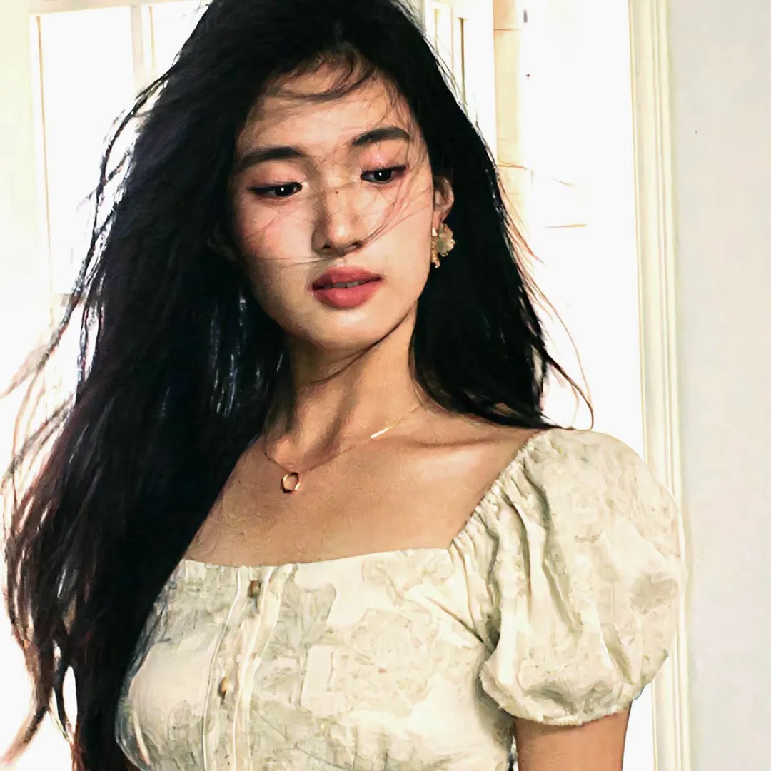 绿衣女子